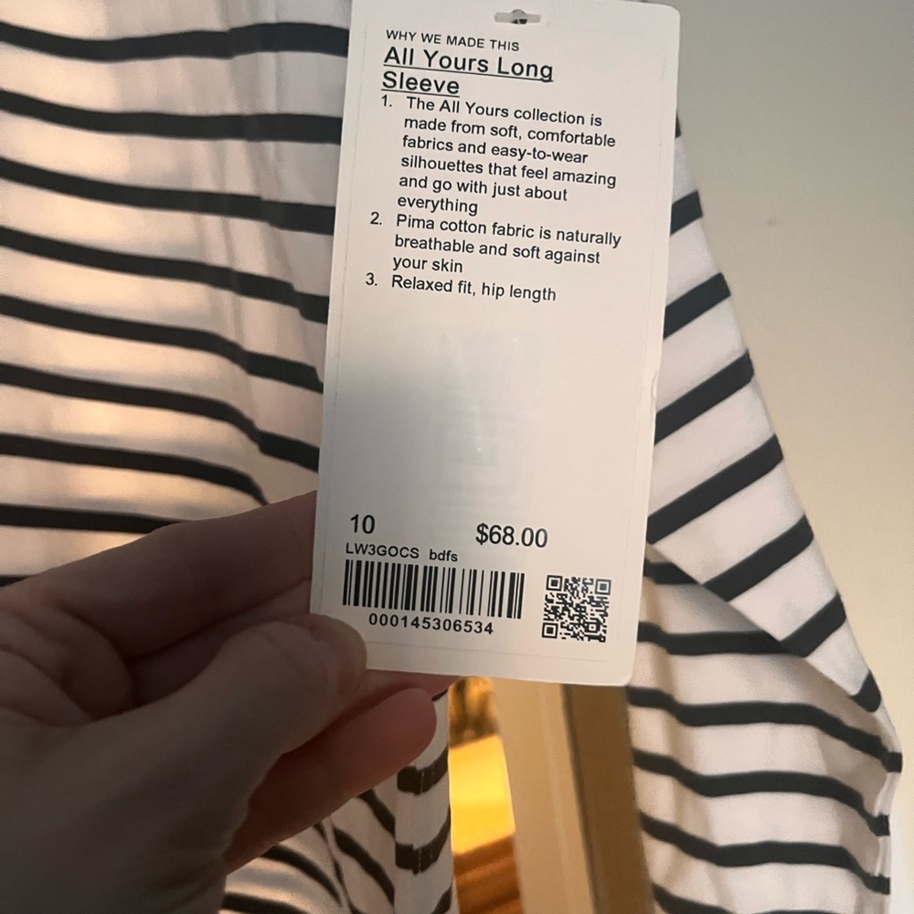 LuLuLemon Top - Picture 2 of 2